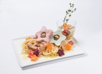 金色の天の川パスタ～キヌアと枝豆のサラダ添え～