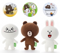 上から、デカ缶バッチコレクション／ぬいぐるみ