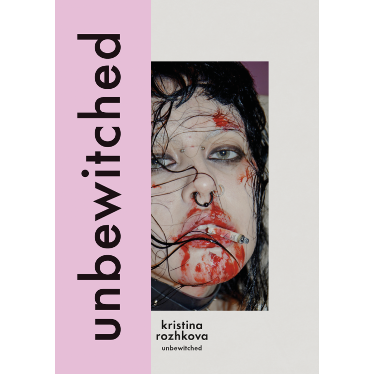 写真集『UNBEWITCHED／アンビウィッチド』